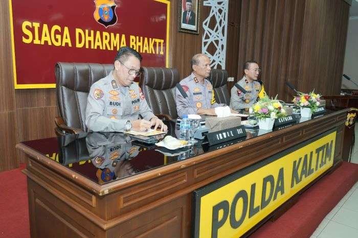 Kapolda Kaltim Irjen Pol Nanang Avianto saat memimpin taklimat akhir audit kinerja Itwasum Polri Tahap II Kapolda Kaltim Irjen Pol Nanang Avianto saat memimpin taklimat akhir audit kinerja Itwasum Polri Tahap II pada Selasa (10/9/2024). Foto: HO/Humas Polda Kaltim