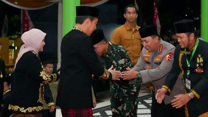 Kapolri Jenderal Polisi Drs. Listyo Sigit Prabowo bersama Panglima TNI Jenderal Agus Subiyanto mendampingi Presiden Jokowi membuka MTQ Nasional ke XXX Tahun 2024. Foto: HO/Humas Polda Kaltim
