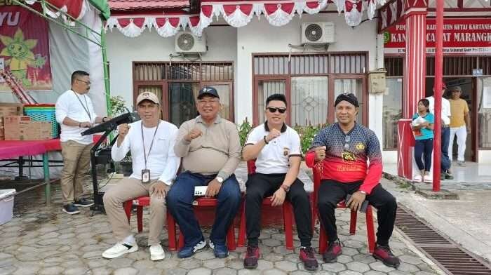 Kapolsek Marangkayu, AKP Fahrudi bersama Waka Polsek, Ipda Junaidin, menghadiri kegiatan senam dan jalan sehat yang diadakan di Halaman Kantor Kecamatan Marang Kayu, pada hari Sabtu (27/9/2024) Pukul 07.00 Wita. Foto: BorneoFlash/IST