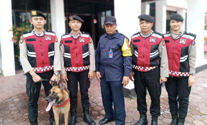 Sinergitas Satgas Humas OMP Manuntung Polresta Balikpapan bersama Unit K9 Samapta Polda Kaltim Patroli di Kantor KPUD 