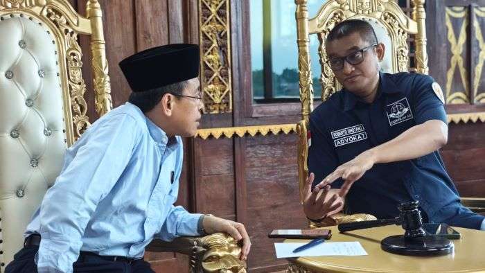 Ketua PP SNNU/Asdep Kemenko Marives Dr. H. Rahman Hidayat bersama dengan Wakil Ketua Umum PPKHI Roberto Sihotang. Foto: BorneoFlash/Ist