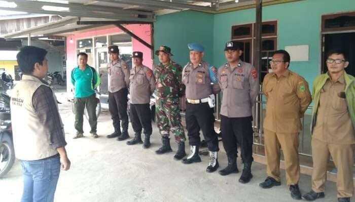 Polres Berau bersama jajaran menggelar kegiatan penertiban Alat Peraga Sosialisasi (APS). Foto: BorneoFlash/IST