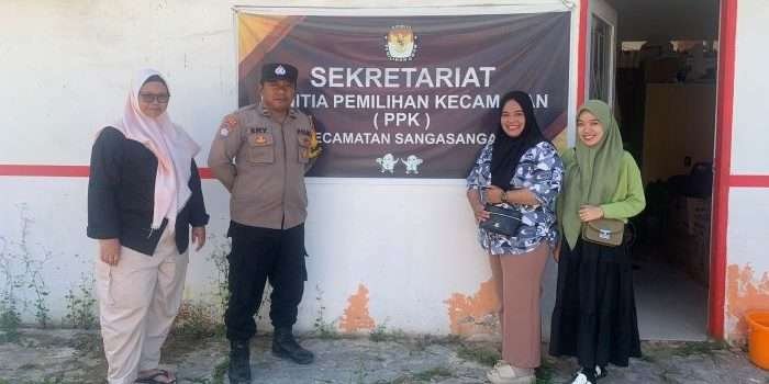 Polsek Sangasanga melaksanakan patroli pengamanan di Posko Sekretariat Panitia Pemilihan Kecamatan (PPK) Sangasanga, Kabupaten Kutai Kartanegara, pada Selasa (10/9/2024). Foto: BorneoFlash/IST