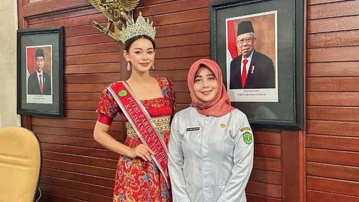 Kepala Dinas Pariwisata (Dispar) Provinsi Kalimantan Timur Sri Wahyuni (Kiri) dan Putri Pariwisata Kaltim Aji Khalida Zia (kanan). Foto: DOK. Istimewa