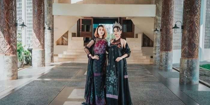 Ketua ADWINDO Kalimantan Timur, Dwie Arum Meynina (kiri) dan Putri Pariwisata Kaltim Aji Khalida Zia (kanan). Foto: DOK. Istimewa