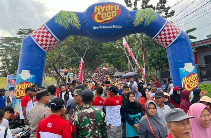 Ribuan warga Kelurahan Gunung Samarinda ikuti jalan sehat, dalam rangka Hari Ulang Tahun (HUT) ke 79 Republik Indonesia, pada hari Minggu (15/9/2024). Foto: BorneoFlash/Niken Sulastri