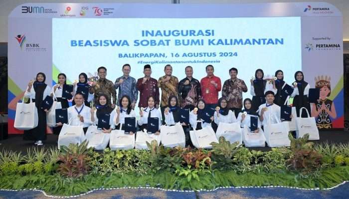 Program Beasiswa Sobat Bumi Kalimantan (BSBK) telah menganugerahkan beasiswa penuh kepada 15 putra-putri terbaik Kalimantan pada 16 Agustus lalu. Foto: HO/PHI