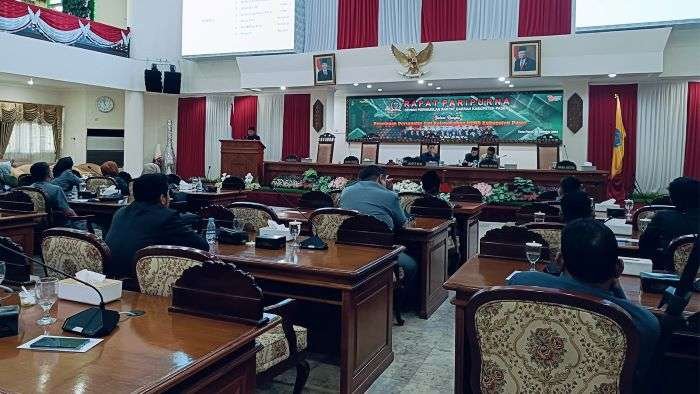 DPRD Kabupaten Paser melaksanakan Paripurna Penetapan Personalia Alat Kelengkapan Dewan (AKD) di Gedung Baling Seloloi, Sekretariat DPRD Paser, Selasa (8/10/2024). Foto: BorneoFlash/IST