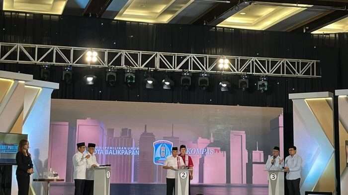 Debat Publik Pertama Pasangan Calon (Paslon) Wali Kota dan Wakil Wali Kota Balikpapan Muhammad Sabani-Syukri Wahid Nomor Urut Tiga, di Novotel Hotel Balikpapan, pada hari Rabu (23/10/2024) malam. Foto: BorneoFlash/Niken Sulastri