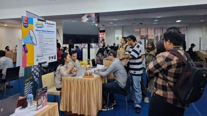 Job Fair 2024 resmi dibuka di Mini Atrium Balikpapan Trade Center, pada hari Jum'at (11/10/2024). Foto: BorneoFlash/Niken Sulastri