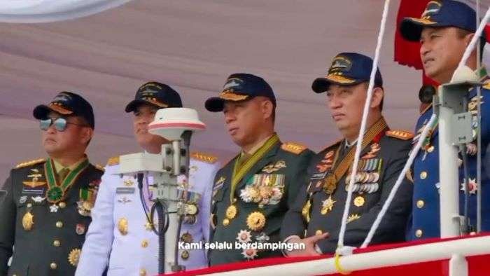 Kapolri Jenderal Polisi Drs. Listyo Sigit Prabowo menghadiri secara langsung peringatan HUT TNI ke-79 di Lapangan Silang Monas, Jakarta Pusat, Sabtu (5/10/2024).Foto: HO/Humas Polda Kaltim