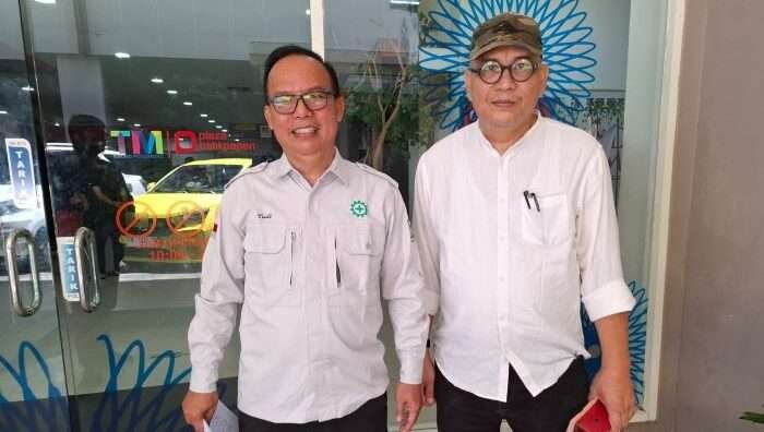 Kepala Bidang Penempatan dan Perluasan Kerja Dinas Ketenagakerjaan Balikpapan, Yudiarso dan Sekretaris Dinas Ketenagakerjaan Balikpapan, Abdul Rachim. Foto: BorneoFlash/Niken Sulastri