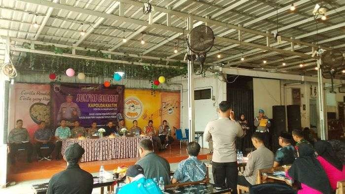 Melalui program "Jumat Curhat" Polda Kaltim mengadakan sesi interaksi langsung dengan masyarakat pada Jumat (25/10/2025) pukul 08.00 WITA. Foto: BorneoFlash/Agung Putra