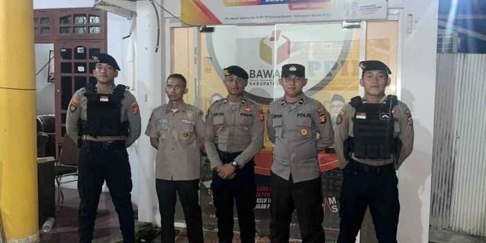 Patroli rutin Sat Samapta Polres Berau di Kantor Badan Pengawas Pemilu (Bawaslu) yang terletak di Jalan Merah Delima, Tanjung Redeb, Jumat (18/10/2024). Foto: BorneoFlash/IST