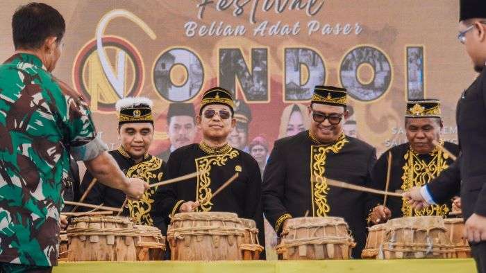 Pemukulan Petep, salah satu jenis pukulan pada alat tabuh gendang atau lumbah. Foto: BorneoFlash/Irwan