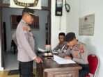 Personel Polres PPU saat patroli ke Kantor KPU di PPU pada Kamis (17/10/2024). Foto: HO/Humas Polres PPU