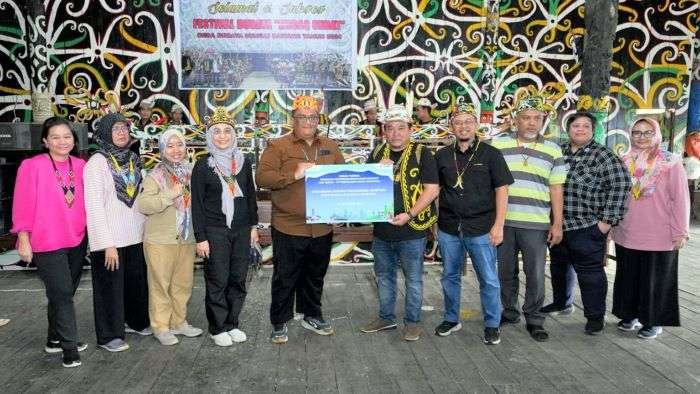 Perwakilan Kementerian Energi dan Sumber Daya Mineral (ESDM) RI SKK Migas Kalsul memonitoring salah satu lokasi program CSR PT Pertamina Hulu Mahakam (PHM) di wilayah Desa Pela dan Desa Budaya Sungai Bawang, Kalimantan Timur, pada 7-8 Oktober 2024. Foto: HO/PHM