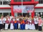 Program nasional bertajuk "Makan Bergizi Gratis" di SDN 034 Balikpapan Utara dalam rangka HUT ke-79 Korps Brimob Polri pada Rabu (30/10/2024). Foto: HO/Humas Polda Kaltim