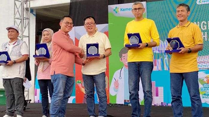 Puncak Peringatan Hari Kesehatan Jiwa Sedunia (HKJS) di Jakarta International Velodrome pada 13 Oktober 2024. PHKT meraih penghargaan sebagai Perusahaan Pemberi Layanan Kesehatan Jiwa Terbaik III di Tempat Kerja yang diberikan oleh Kemenkes RI. Foto: HO/PHKT