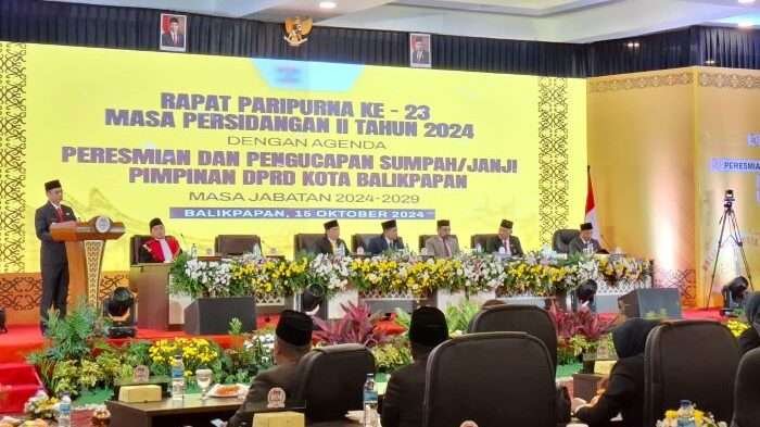 Rapat Paripurna ke 23 DPRD Balikpapan masa persidangan II tahun 2024, Pelantikan Pimpinan DPRD Kota Balikpapan periode 2024-2029, di Grand Tjokro Hotel Balikpapan pada hari Selasa (15/10/2024). Foto: BorneoFlash/Niken Sulastri