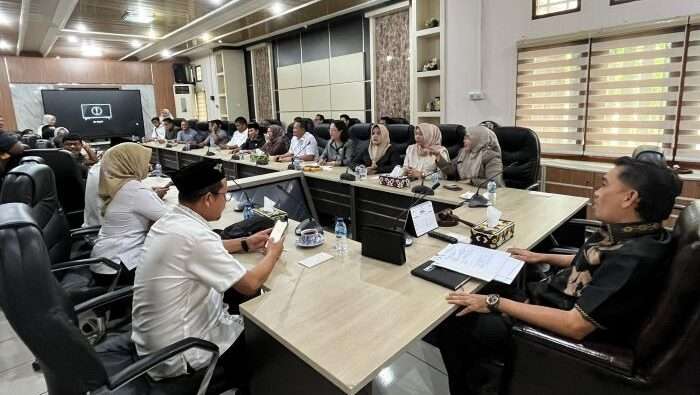 Rapat Paripurna penetapan AKD DPRD Balikpapan, di Ruang Rapat Gabungan DPRD Balikpapan, pada hari Rabu (30/10/2024). Foto: BorneoFlash/Niken Sulastri
