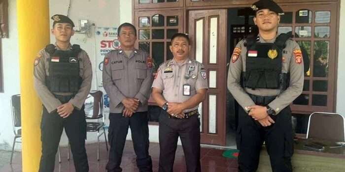 Samapta Polres Berau menggelar patroli di objek vital Kantor Badan Pengawas Pemilu (Bawaslu) yang berlokasi di Jalan Merah Delima, Tanjung Redeb. Foto: HO/Humas Polres Berau