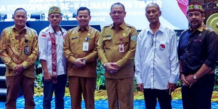 Sekda Mahulu Stephanus Madang (3 dari kanan) menghadiri Rakor Ormas dan Forkopimda Se-Kaltim di Ballroom Hotel Mercure Samarinda pada Selasa, 15 Oktober 2024. Foto: HO/Prokopim Mahulu