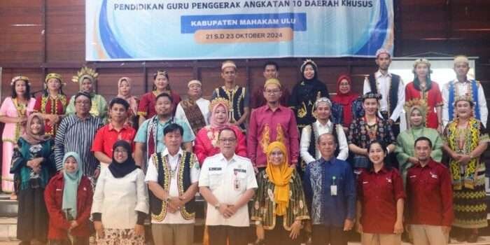 Sekda Mahulu Stephanus Madang secara resmi membuka Kegiatan Pembelajaran Tatap Muka 4 Pendidikan Guru Penggerak Daerah Khusus Angkatan 10 di Balai Adat Ujoh Bilang, Rabu (23/10/2024). Foto: HO/Prokopim Mahulu