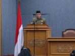 Sekda Stephanus Madang saat menghadiri Rapat Paripurna, mewakili Bupati Bonifasius, di Ruang Rapat Paripurna Lantai 2 Kantor DPRD Kabupaten Mahulu, Jumat (11/10/2024). Foto: HO/Prokopim Mahulu