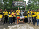 Transportasi online Maxim Memberi Makan Beruang Madu Dalam rangka menyambut World Animal Day di Balai Konservasi Beruang Madu KWPLH di Balikpapan, Kalimantan Timur. Foto: HO/Maxim