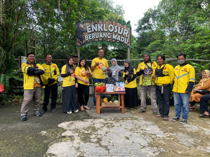 Maxim Rayakan World Animal Day dengan Memberi Makan Beruang Madu, Satwa Endemik Kalimantan