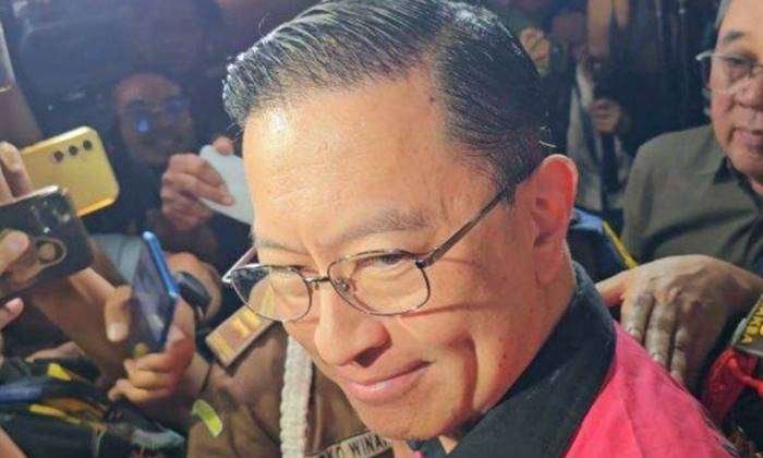 Mantan Menteri Perdagangan Tom Lembong ditahan terkait kasus dugaan korupsi impor gula di Gedung Kejagung, Jakarta Selatan, Selasa (29/10/2024).