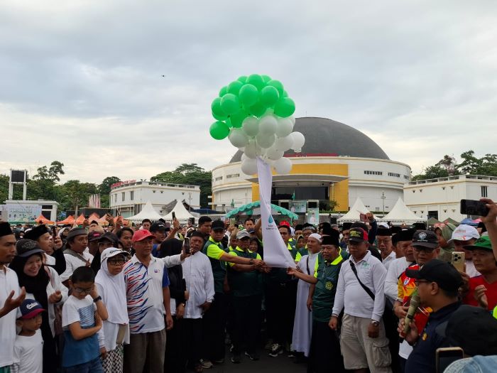 Ribuan Warga Balikpapan Ikuti Jalan Sehat pada Peringatan Hari Santri Tahun 2024