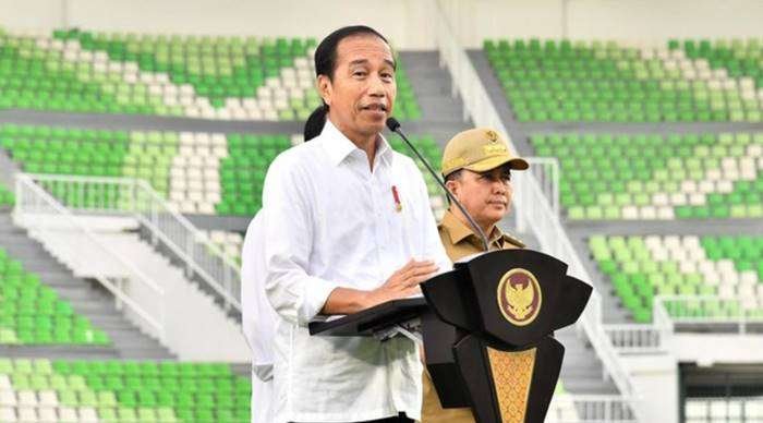 Jokowi menyoroti hasil dari produksi pangan di Indonesia yang lebih rendah dibandingkan negara-negara lain. Menurutnya, ada yang salah dengan Indonesia. (Vico - Biro Pers Sekretariat Presiden).