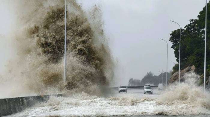 Foto: Ilustrasi badai topan (AP/Jiang Kehong)