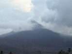 Gunung Lewotobi Laki-laki mengeluarkan asap putih pada Minggu (17/11/2024)(Dok. PGA Lewotobi Laki-laki)