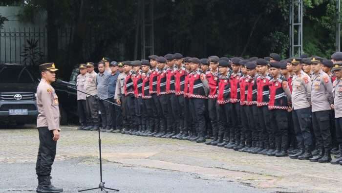 Apel Gelar Pasukan untuk pengamanan Kampanye Akbar oleh masing-masing Calon Gubernur dan Calon Wakil Gubernur, di Lapangan GOR Kadrie Oening Samarinda dan halaman parkir Kantor KONI Kaltim, pada Sabtu (23/11/2024). Foto: HO/Humas Polda Kaltim