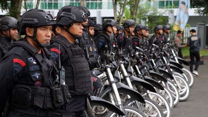 Apel Gelar Pasukan untuk pengamanan Kampanye Akbar oleh masing-masing Calon Gubernur dan Calon Wakil Gubernur, di Lapangan GOR Kadrie Oening Samarinda dan halaman parkir Kantor KONI Kaltim, pada Sabtu (23/11/2024). Foto: HO/Humas Polda Kaltim