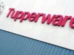 Tupperware Brands Corporation selamat dari kebangkrutan setelah hakim kepailitan AS menyetujui proposal perlindungan kebangkrutan yang mereka ajukan. (AFP/JEAN-FRANCOIS MONIER).