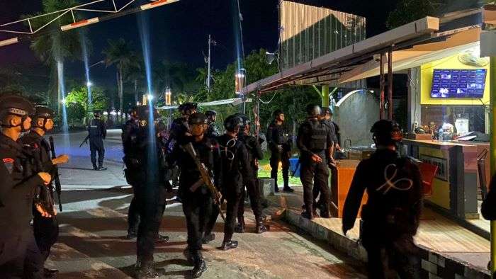 Batalyon A Pelopor Satbrimob Polda Kaltim melaksanakan patroli skala besar di seluruh wilayah Kota Balikpapan pada dini hari, Selasa (26/11/2024). Foto: HO/Humas Polda Kaltim