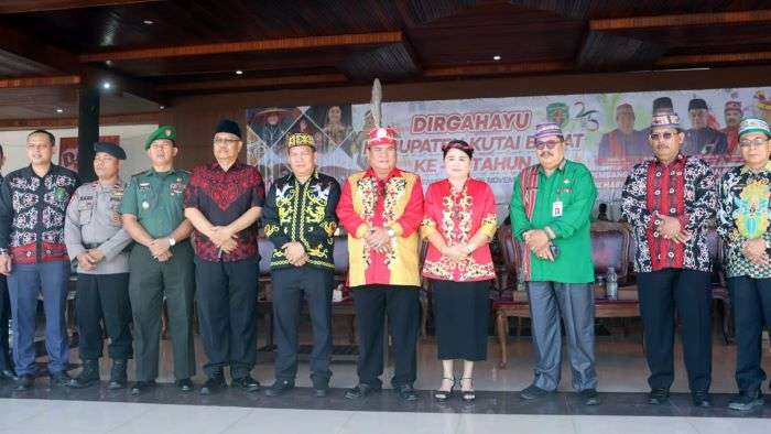 Peringatan Hari Ulang Tahun (HUT) ke-25 Kabupaten Kutai Barat di Alun-alun Itho, Selasa (5/11/2024) pagi. Foto: BorneoFlash/Lilis