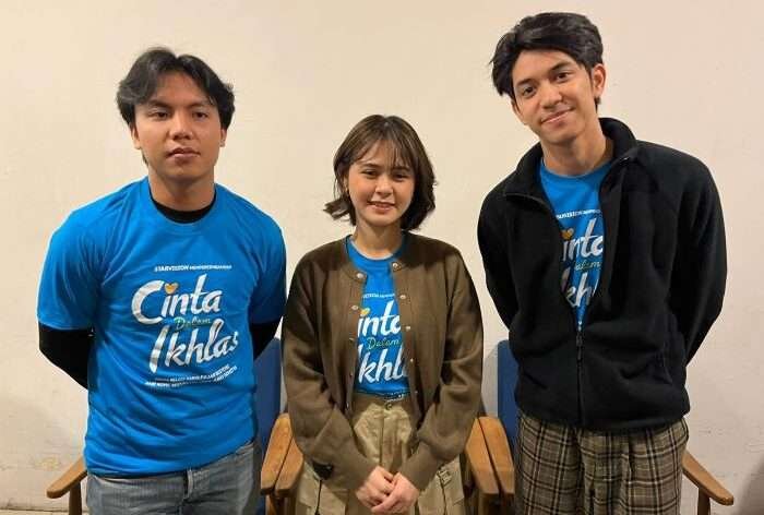 (ki:ka) Elang El Gibran, Adhisty Zara dan Abun Sungkar saat press conference dengan media usai Gala Premiere cinta dalam ikhlas, di Bioskop CGV Plaza Balikpapan, pada hari Selasa (26/11/2024). Foto: BorneoFlash/Niken Sulastri