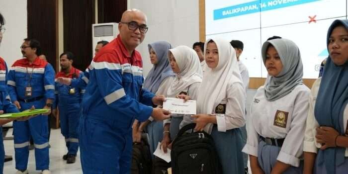 Bantu Pelajar Raih Cita-cita, KPI Unit Balikpapan Bagikan 150 Paket Alat Sekolah
