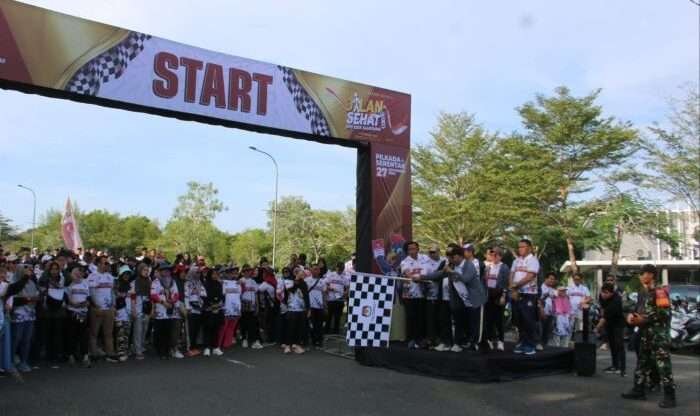 KPU Kota Balikpapan Gelar Jalan sehat di area Grand City Balikpapan, pada hari Sabtu (9/11/2024). Foto: BorneoFlash/Niken Sulastri