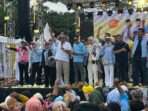 Kampanye Akhir Pilkada Paslon Walikota dan Wakil Walikota Balikpapan nomor urut satu Rahmad-Bagus dan Paslon Gubernur dan Wakil Gubernur Rudy-Seno, menggelar pesta rakyat, di Halaman Balikpapan Sport and Convention Center (BSCC)/DOME, pada hari Sabtu (23/11/2024). Foto: BorneoFlash/Niken Sulastri