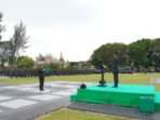 Kapoksahli Pangdam VI/Mulawarman, Brigjen TNI Yuswandi, M.Si., yang bertindak sebagai Inspektur Upacara Peringatan Hari Pahlawan di Lapangan Upacara Makodam VI/Mulawarman, Pada Minggu (10/11/2024). Foto: HO/Pendam VI/Mlw