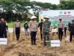 Kapolda Kaltim Irjen Pol Drs. Nanang Avianto, M.Si., dan Pangdam VI/Mulawarman Mayjen TNI Tri Budi Utomo hadir dalam Kick-Off Launching Gugus Tugas Polri di Mako Batalyon C Satbrimob Polda Kaltim, KM 13, Balikpapan, Rabu 20 November 2024. Foto: HO/Humas Polda Kaltim