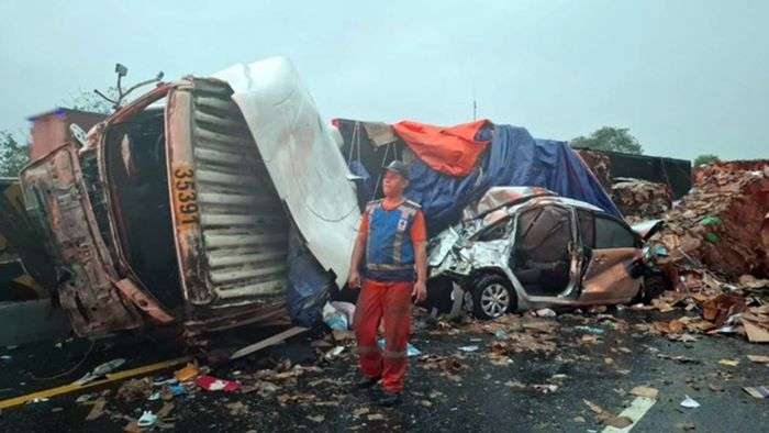 Tabrakan Beruntun di KM 92 Tol Cipularang, 23 Korban Termasuk Satu Korban Tewas