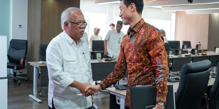 Kepala Otorita IKN, Basuki Hadimuljono bersama Jiro Tominaga, Direktur ADB untuk Indonesia mengadakan pertemuan strategis pada Senin (25/11/2024) di Kantor Otorita IKN Jakarta. Foto: HO/Humas Otorita IKN