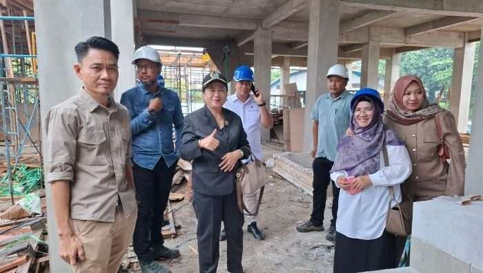 Komisi IV DPRD Kota Balikpapan melakukan Sidak ke SMP Negeri 27, di Kelurahan Telaga Sari Kota Balikpapan Komisi IV DPRD Kota Balikpapan melakukan Sidak ke SMP Negeri 27, di Kelurahan Telaga Sari Kota Balikpapan, pada hari Kamis (7/11/2024). Foto: Borneoflash/Niken Sulastri